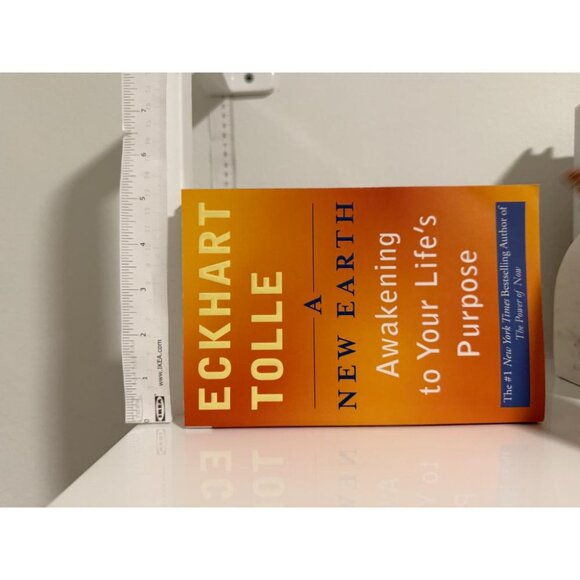 A New Earth: Awakening to Your Life’s Purpose Book by Eckhart Tolle Paperback - Picture 3 of 5